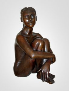 Woman sitting I Inke Zeegelaar sculptures